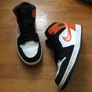 Air Jordan 1 Mid (Shattered Backboard)
